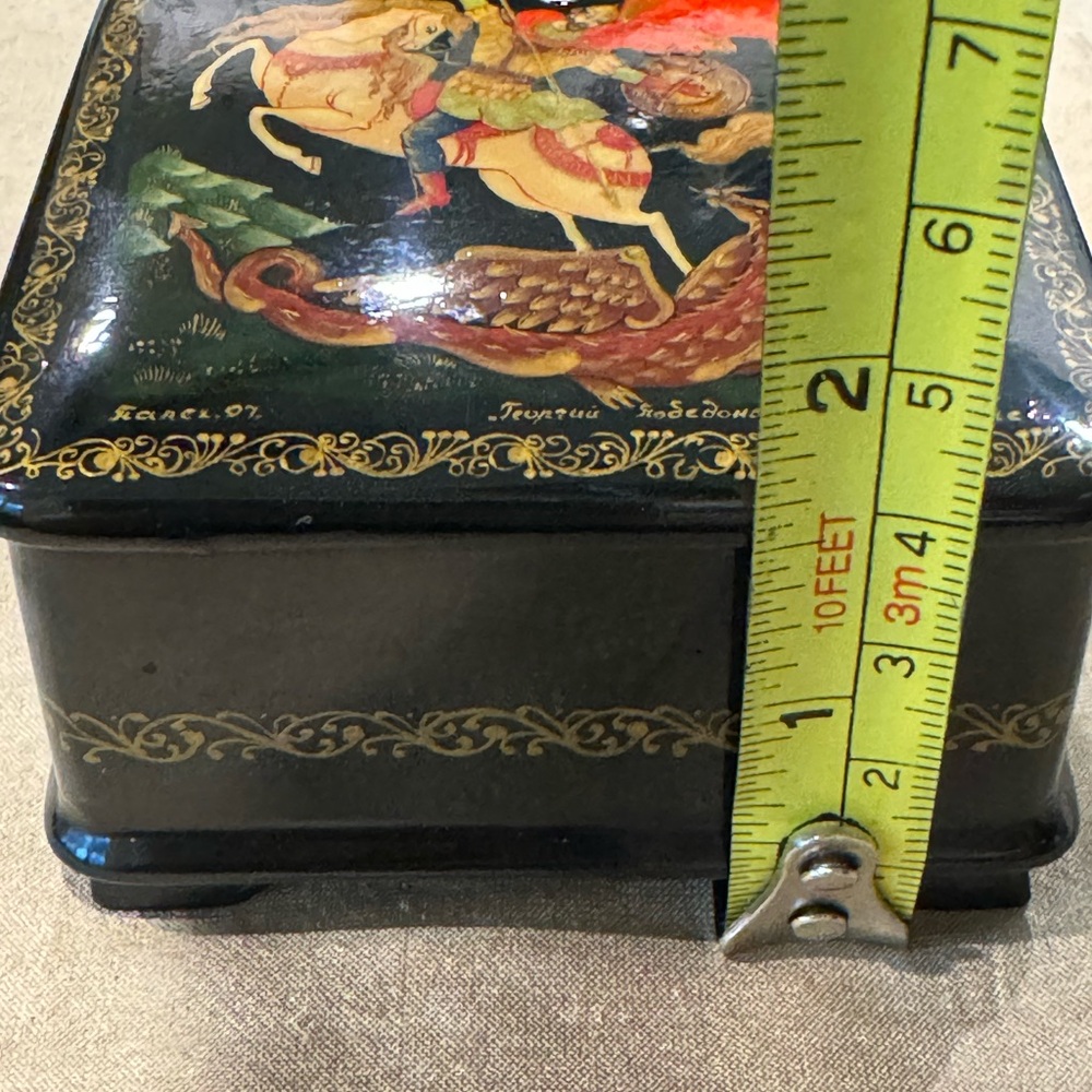 Vintage Signed St. George and the Dragon Russian Lacquered Trinket Box - Picture 9 of 12